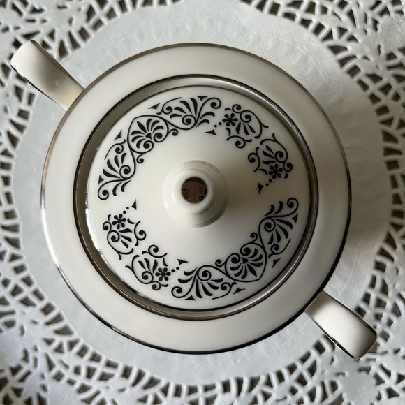 NORITAKE Ivory China Prelude Collection Sugar Bowl with Lid - Picture 3 of 10
